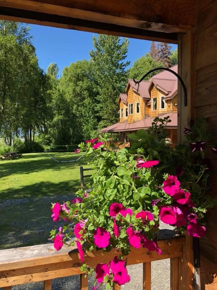 Susitna River Lodging, Riverside Cabins تالكيتنا المظهر الخارجي الصورة